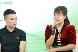 Nữ giáo viên trên bản bật khóc hạnh phúc khi nhận thông báo của bác sĩ ở Hà Nội