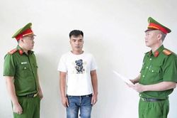 Lái xe đầu kéo 'thông chốt', bỏ chạy hơn 130km