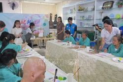 Khi tiếng cười và tình yêu thương trở thành 'liều thuốc' cho bệnh nhân ung thư