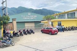 Người lao động mòn mỏi chờ doanh nghiệp trả nợ lương