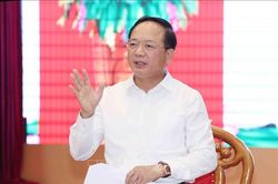 B&aacute;o ch&iacute; c&aacute;ch mạng khẳng định vai tr&ograve; d&ograve;ng chảy th&ocirc;ng tin chủ lưu, l&agrave; tiếng n&oacute;i của Đảng v&agrave; nh&acirc;n d&acirc;n