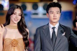 Màn tương tác đầy dí dỏm của 'trai hư showbiz' khi hội ngộ Tiểu Vy