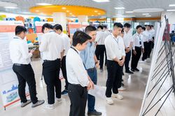Mang đồ án 'thử lửa' tại triển lãm, sinh viên Xây dựng HUTECH khẳng định năng lực trước doanh nghiệp