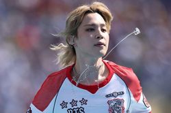 Áo biểu diễn của Jimin (BTS) tại chung kết World Cup được bán với giá kỷ lục