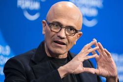 Microsoft công khai cạnh tranh với OpenAI và Anthropic