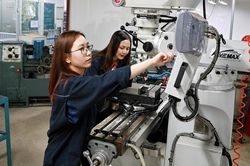 STEM 'l&ecirc;n ng&ocirc;i': Chuyển từ chạy theo xu hướng sang c&acirc;n nhắc năng lực v&agrave; triển vọng d&agrave;i hạn