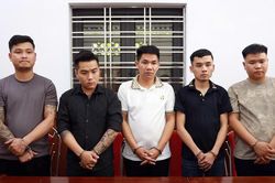 Khởi tố 5 tài xế chở người nhập cảnh trái phép