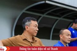 Chủ tịch VFF Trần Quốc Tuấn động viên tuyển Việt Nam trước trận gặp Singapore