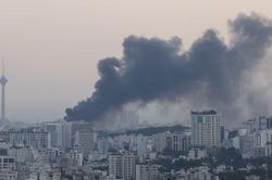 Mỹ phát động 'làn sóng tấn công quy mô lớn' vào Iran