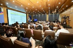 Tăng trưởng hai con số không thể đánh đổi bằng ổn định vĩ mô