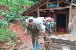 Nậm N&egrave;n hỗ trợ người d&acirc;n khắc phục hậu quả thi&ecirc;n tai