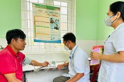 Thu hẹp khoảng cách y tế ở vùng khó