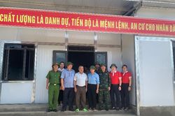 B&agrave;n giao 7 ng&ocirc;i nh&agrave; cho hộ d&acirc;n v&ugrave;ng lũ Mường Than