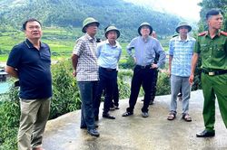 Kiểm tra, thống nhất phương án khẩn cấp khắc phục sạt lở tại thôn Nước Nóng