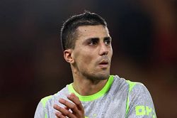 Real Madrid tiến gần chữ ký Rodri, Juventus đạt thỏa thuận Kolo Muani 50 triệu euro
