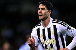 Mức lương 130.000 bảng mỗi tuần ngáng đường Dusan Vlahovic đến Man United