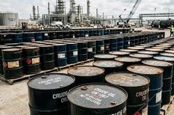 Giá dầu hôm nay 30/7: Tăng gần 8% do lo ngại gián đoạn nguồn cung