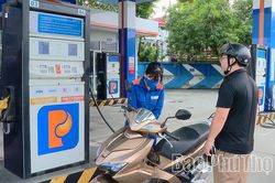Xăng dầu tăng gi&aacute;, E10 RON95-III c&oacute; gi&aacute; 22.850 đồng/l&iacute;t
