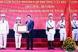 Trường Văn h&oacute;a C&ocirc;ng an nh&acirc;n d&acirc;n I đ&oacute;n nhận Hu&acirc;n chương Bảo vệ Tổ quốc hạng Ba