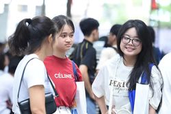 Điểm chuẩn đại học c&oacute; thể giảm, ng&agrave;nh AI v&agrave; y khoa vẫn 'n&oacute;ng'