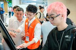 Mỗi ng&agrave;y 3.000 - 4.000 lượt kh&aacute;ch check-in bằng sinh trắc học tại Nội B&agrave;i