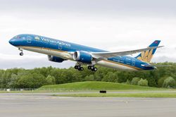 Vượt áp lực giá nhiên liệu, Vietnam Airlines báo lãi hơn 3.800 tỷ đồng nửa đầu năm