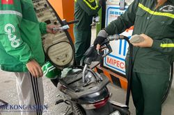 Giá xăng E10 vượt 23.000 đồng/lít