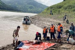 Tìm thấy thi thể nạn nhân rơi xuống sông Đà