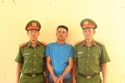 Bắt giữ đối tượng d&ugrave;ng hung kh&iacute; tấn c&ocirc;ng lực lượng C&ocirc;ng an x&atilde;
