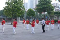 Khiêu vũ cộng đồng - Nhịp sống khỏe giữa lòng đô thị