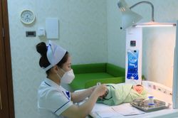 Bộ Y tế khuyến khích sinh đủ 2 con trước 35 tuổi