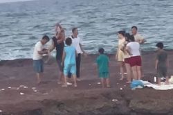 Khoảnh khắc nghẹt thở dưới biển: Lực lượng an ninh cơ sở kịp thời cứu cháu bé thoát cửa tử