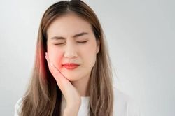 Đau răng khôn đừng cố chịu: 7 cách giảm đau tại nhà ai cũng nên biết