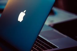 Apple c&ocirc;ng bố lỗ hổng nghi&ecirc;m trọng tr&ecirc;n m&aacute;y Mac
