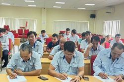 Hơn 100 t&agrave;i xế xe bu&yacute;t k&yacute; cam kết bảo đảm an to&agrave;n giao th&ocirc;ng