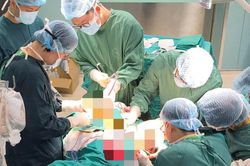 Người đàn ông phát hiện ung thư hàm mặt sau 3 tháng nổi u ở má: Bác sĩ cảnh báo dấu hiệu không nên chủ quan