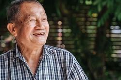 Không có lương hưu, tôi vẫn sống ung dung tuổi xế chiều nhờ 3 quyết định đúng lúc