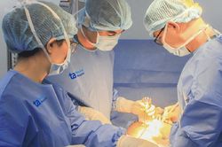 Hy hữu: Bé gái chào đời cùng thai ký sinh vùng mông, bác sĩ phát hiện từ trong bụng mẹ