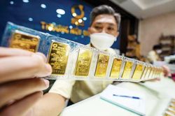 Giá vàng liên tục tăng mạnh