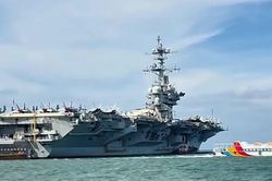 Đo&agrave;n t&agrave;u s&acirc;n bay Hải qu&acirc;n Hoa Kỳ thăm th&agrave;nh phố Đ&agrave; Nẵng