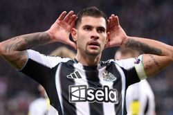 Newcastle đứng trước nguy cơ tan đ&agrave;n xẻ ngh&eacute;
