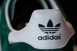 Adidas lao dốc vì chi mạnh tay cho World Cup