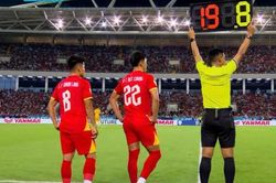 Màn thay người gây tranh cãi của HLV Kim Sang-sik