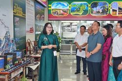 Trưng bày gần 300 hiện vật về 120 năm đường sắt Hải Phòng-Lào Cai-Côn Minh