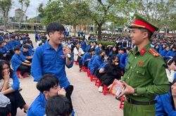 Hiệu quả từ m&ocirc; h&igrave;nh '3 c&ugrave;ng với thanh thiếu ni&ecirc;n' ở Nghệ An