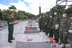 An Giang: Thăm, động viên đội lấy mẫu ADN hài cốt liệt sĩ tại Nghĩa trang Liệt sĩ Tri Tôn