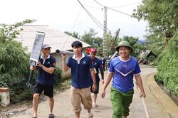 Ánh điện soi nụ cười!
