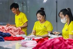 [SPOTLIGHT] Trả lương chậm, vi phạm giờ làm: Phạt tới 75 triệu đồng