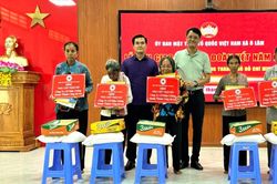 An Giang b&agrave;n giao 17 căn nh&agrave; Đại đo&agrave;n kết cho đồng b&agrave;o Khmer