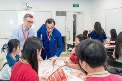 Mô hình đại học quốc tế: 'Vùng đệm' giữ chân nguồn lực tri thức trẻ